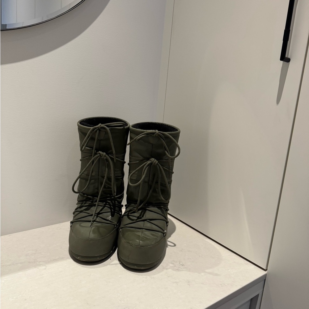 Moon boots olive green size 9.5